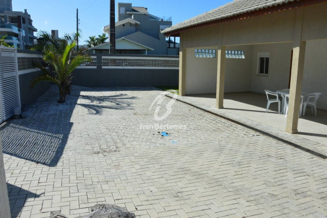 Imagem Casa com 4 Quartos para Temporada, em Canto Grande - Bombinhas Imagem Casa com 4 Quartos para Temporada, em Canto Grande - Bombinhas
