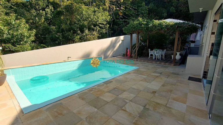 Imagem Casa com 5 Quartos à Venda, 300 m² em Centro - Bombinhas Imagem Casa com 5 Quartos à Venda, 300 m² em Centro - Bombinhas
