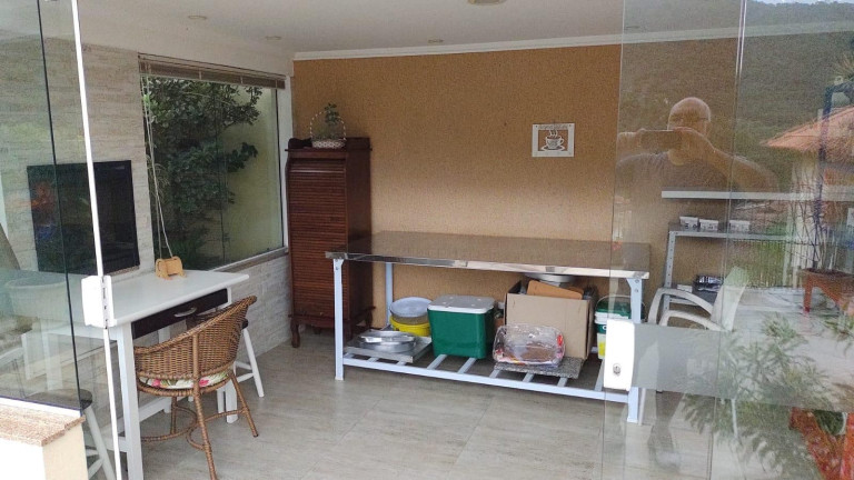 Imagem Casa com 4 Quartos à Venda, 200 m² em Albuquerque - Teresópolis Imagem Casa com 4 Quartos à Venda, 200 m² em Albuquerque - Teresópolis