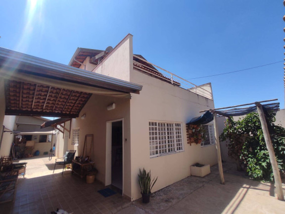 Casa com 4 Quartos à Venda,  em Limeira