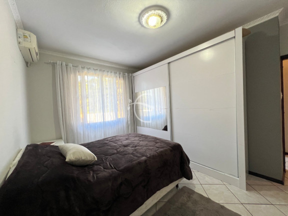 Imagem Casa com 3 Quartos à Venda, em Glória - Joinville Imagem Casa com 3 Quartos à Venda, em Glória - Joinville