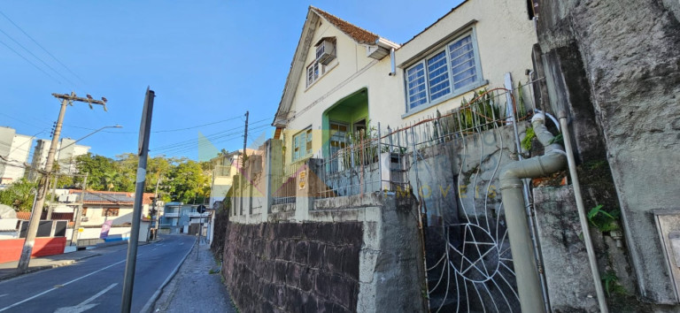 Imagem Casa com 3 Quartos à Venda, 128 m² em Centro - Blumenau Imagem Casa com 3 Quartos à Venda, 128 m² em Centro - Blumenau