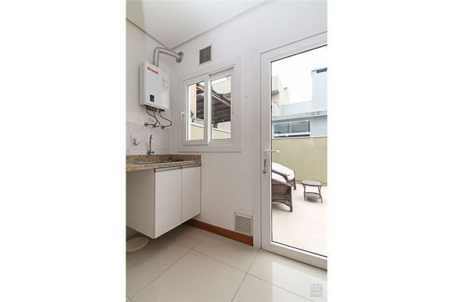 Imagem Casa com 3 Quartos à Venda, em Hípica - Porto Alegre Imagem Casa com 3 Quartos à Venda, em Hípica - Porto Alegre