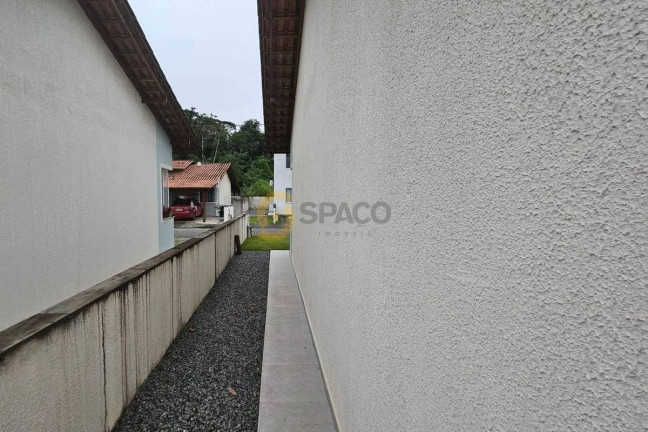 Imagem Casa com 2 Quartos para Alugar, 80 m² em Guaramirim