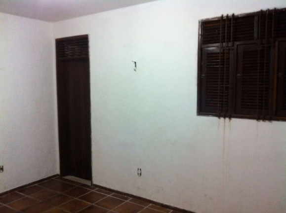 Imagem Casa com 5 Quartos à Venda, 260 m² em Candelária - Natal Imagem Casa com 5 Quartos à Venda, 260 m² em Candelária - Natal