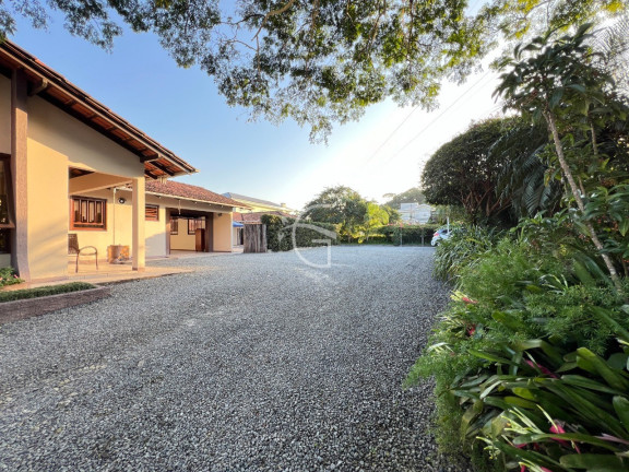 Imagem Casa com 3 Quartos à Venda, em Glória - Joinville Imagem Casa com 3 Quartos à Venda, em Glória - Joinville