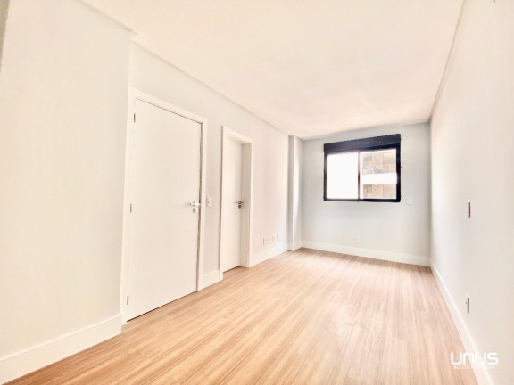 Imagem Apartamento com 3 Quartos à Venda, 265 m² em Agronômica - Florianópolis