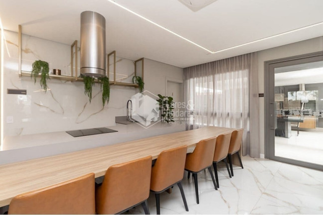 Imóvel com 4 Quartos à Venda, 240 m² em Vila Dom Pedro I - São Paulo
