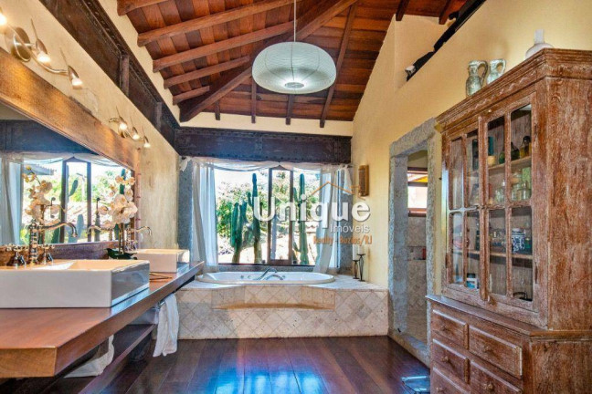 Imagem Casa com 5 Quartos à Venda, 650 m² em Ferradura - Armação Dos Búzios Imagem Casa com 5 Quartos à Venda, 650 m² em Ferradura - Armação Dos Búzios
