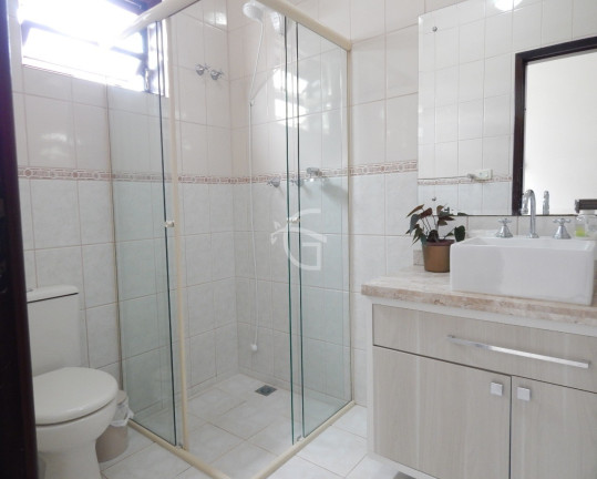 Imagem Casa com 4 Quartos à Venda, 206 m² em América - Joinville Imagem Casa com 4 Quartos à Venda, 206 m² em América - Joinville