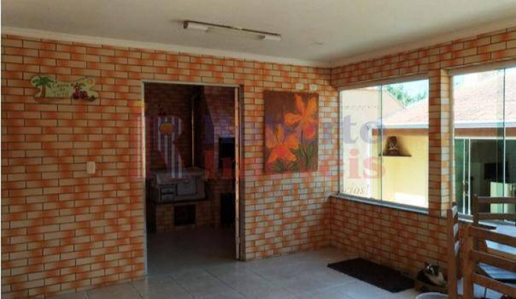 Imagem Casa com 3 Quartos à Venda, 500 m² em Novo Mundo - Curitiba Imagem Casa com 3 Quartos à Venda, 500 m² em Novo Mundo - Curitiba