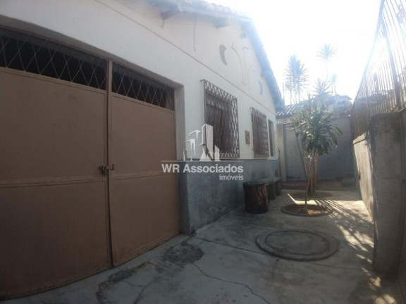 Imagem Casa com 3 Quartos à Venda, 234 m²