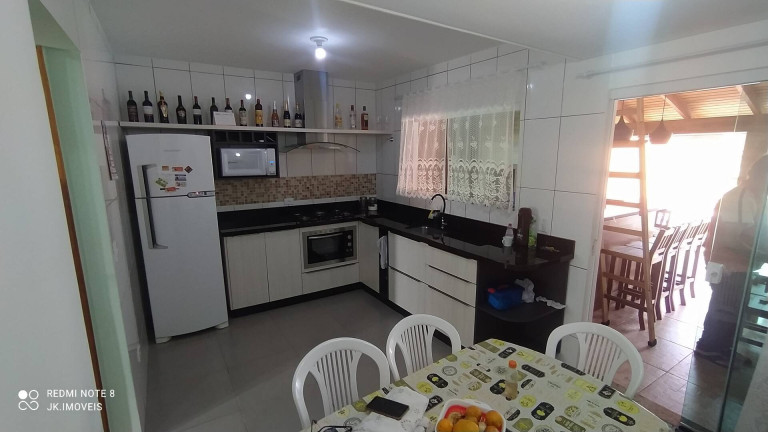 Imagem Sobrado com 4 Quartos para Temporada, 137 m² em Balneário Brasília - Itapoá Imagem Sobrado com 4 Quartos para Temporada, 137 m² em Balneário Brasília - Itapoá