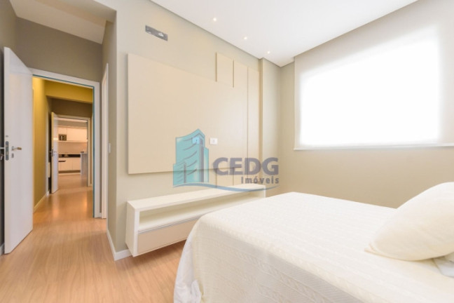 Imagem Apartamento com 3 Quartos à Venda, 77 m² em Mercês - Curitiba