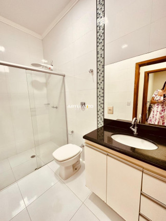 Imagem Casa com 3 Quartos à Venda, 200 m²