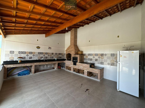 Imagem Casa com 3 Quartos à Venda, 380 m²