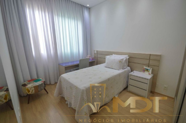 Imagem Casa com 4 Quartos à Venda, 375 m² em Condomínio Residencial Gran Park I - Vespasiano