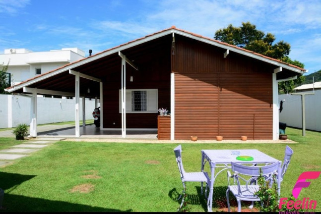 Imagem Casa com 4 Quartos à Venda, 400 m² em Lagoa Da Conceição - Florianópolis Imagem Casa com 4 Quartos à Venda, 400 m² em Lagoa Da Conceição - Florianópolis
