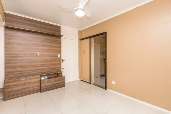 Imagem Imóvel com 2 Quartos à Venda, 47 m² em Cristal - Porto Alegre Imagem Imóvel com 2 Quartos à Venda, 47 m² em Cristal - Porto Alegre