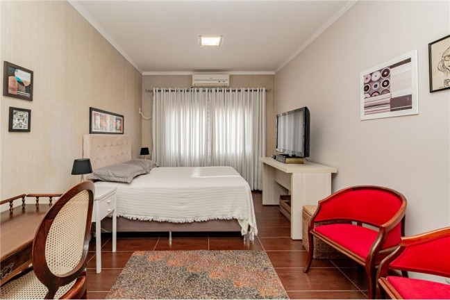 Imagem Imóvel com 3 Quartos à Venda,  em Vila Ipiranga - Porto Alegre