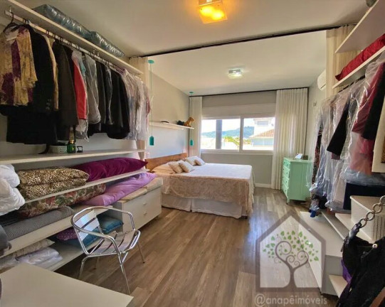 Imagem Casa com 3 Quartos à Venda, 210 m² em Itacorubi - Florianópolis Imagem Casa com 3 Quartos à Venda, 210 m² em Itacorubi - Florianópolis