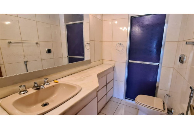 Imagem Imóvel com 3 Quartos à Venda,  em Petrópolis - Porto Alegre