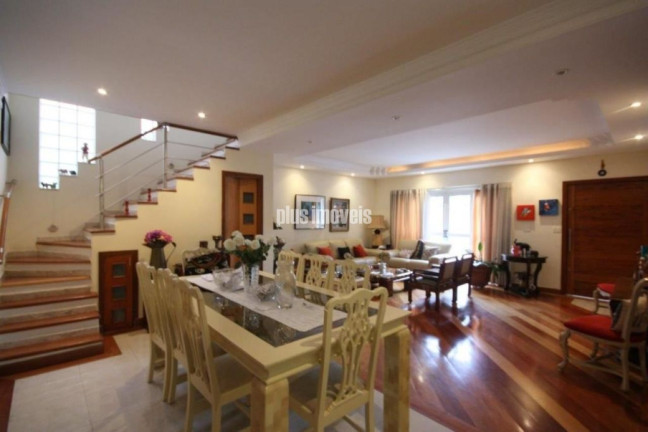 Casa com 5 Quartos à Venda, 250 m² em Jardim Paulista - São Paulo