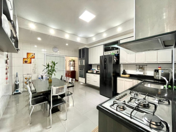 Casa com 4 Quartos à Venda, 217 m² em Ayrosa - Osasco