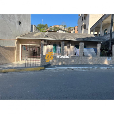 Casa com 3 Quartos à Venda, 193 m² em Monte Alegre - Camboriú