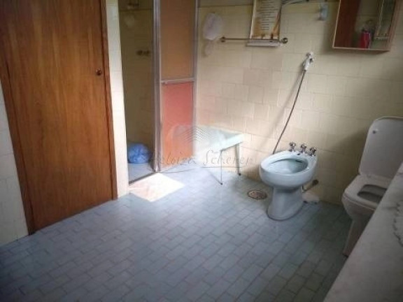 Imagem Casa com 3 Quartos à Venda, 300 m² em Medianeira - Porto Alegre Imagem Casa com 3 Quartos à Venda, 300 m² em Medianeira - Porto Alegre