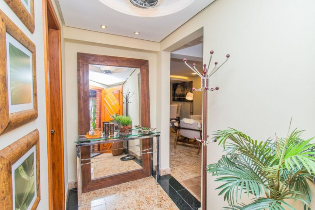 Imagem Imóvel com 3 Quartos à Venda, em Chácara Das Pedras - Porto Alegre Imagem Imóvel com 3 Quartos à Venda, em Chácara Das Pedras - Porto Alegre