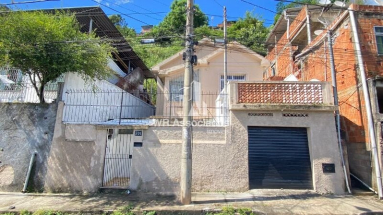 Casa com 3 Quartos à Venda, 70 m²