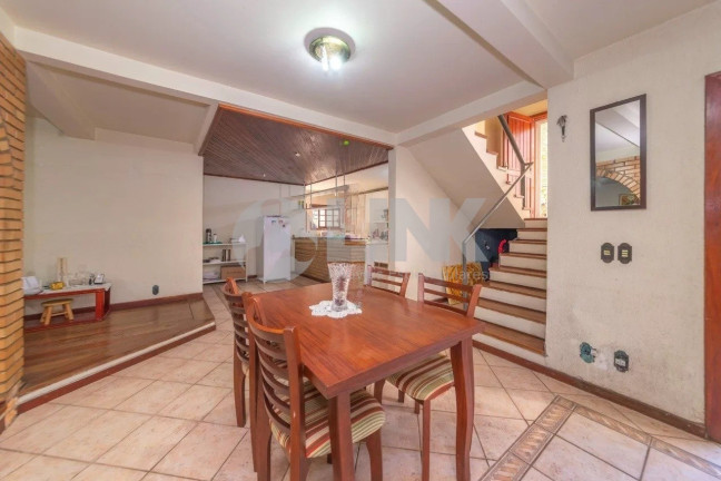 Imagem Casa com 3 Quartos à Venda, 262 m² em Auxiliadora - Porto Alegre Imagem Casa com 3 Quartos à Venda, 262 m² em Auxiliadora - Porto Alegre