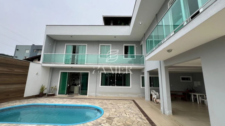 Imagem Sobrado com 5 Quartos à Venda, 270 m² em Bom Retiro - Joinville Imagem Sobrado com 5 Quartos à Venda, 270 m² em Bom Retiro - Joinville