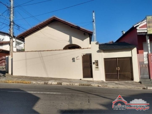 Casa com 4 Quartos à Venda,  em Centro - Jacareí