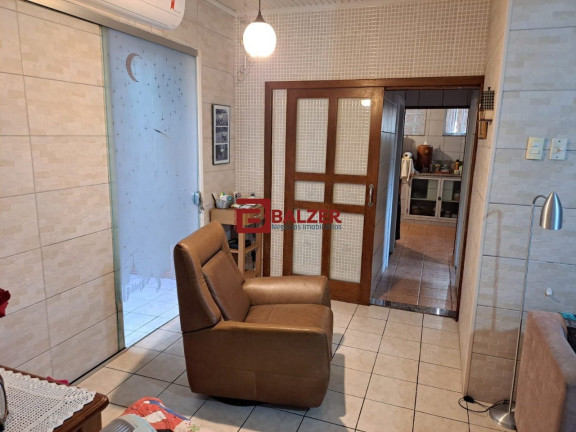 Imagem Casa com 8 Quartos à Venda, 410 m² em Agronômica - Florianópolis