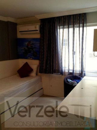 Imagem Apartamento com 4 Quartos para Temporada, 180 m² em Centro - Balneário Camboriú Imagem Apartamento com 4 Quartos para Temporada, 180 m² em Centro - Balneário Camboriú