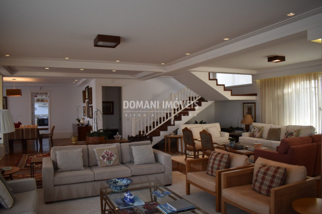 Imagem Casa com 6 Quartos à Venda, 612 m² em Região De Capivari - Campos Do Jordão