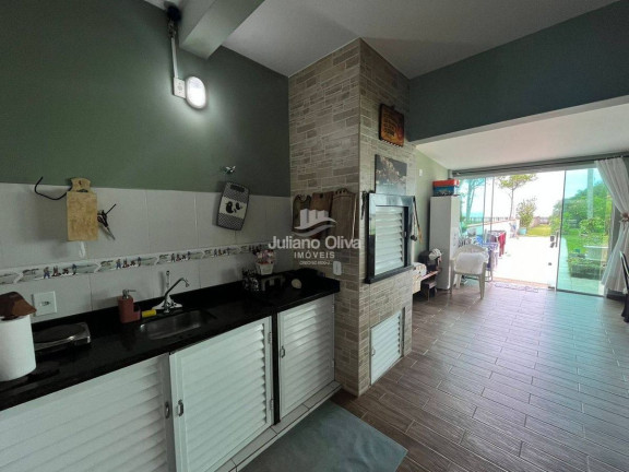 Sobrado com 3 Quartos à Venda, 220 m² em Barra Do Sai - Itapoá