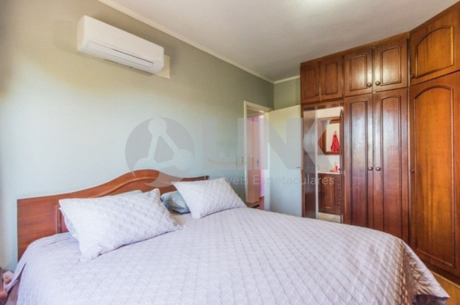Imagem Imóvel com 3 Quartos à Venda, 200 m² em Jardim Itu - Porto Alegre Imagem Imóvel com 3 Quartos à Venda, 200 m² em Jardim Itu - Porto Alegre