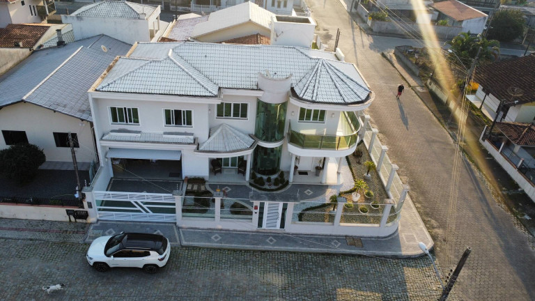 Imagem Casa com 3 Quartos à Venda, 280 m² em Centro - Barra Velha Imagem Casa com 3 Quartos à Venda, 280 m² em Centro - Barra Velha