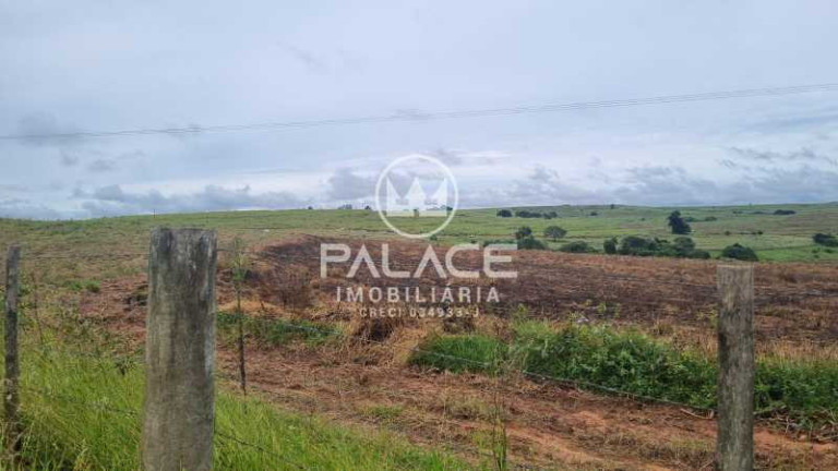 Imagem Fazenda à Venda, 400 m² em Centro - Anhembi Imagem Fazenda à Venda, 400 m² em Centro - Anhembi
