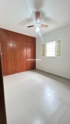Imagem Casa com 4 Quartos à Venda, 300 m²