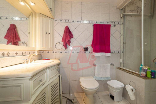 Imagem Casa com 3 Quartos à Venda, 272 m² em Santa Cecília - Porto Alegre Imagem Casa com 3 Quartos à Venda, 272 m² em Santa Cecília - Porto Alegre
