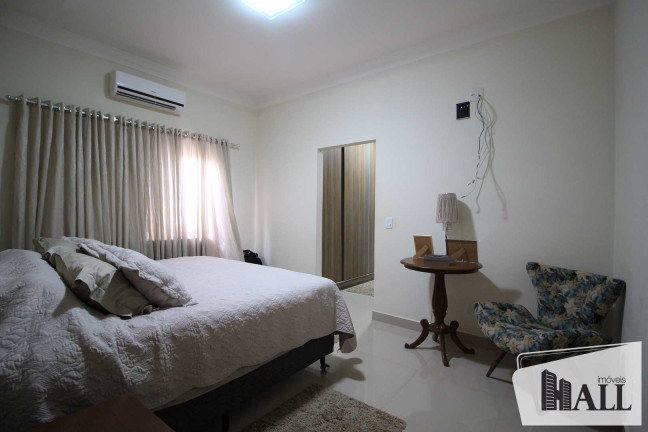 Imagem Casa com 3 Quartos à Venda, 230 m² em Centro - Bady Bassitt Imagem Casa com 3 Quartos à Venda, 230 m² em Centro - Bady Bassitt
