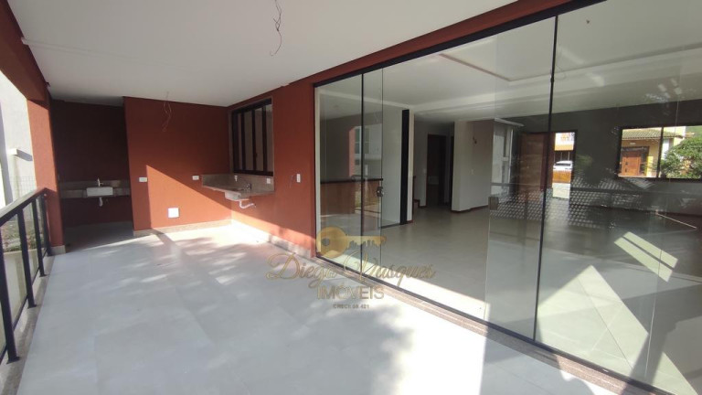 Imagem Casa com 3 Quartos à Venda, 300 m² em Vargem Grande - Teresópolis