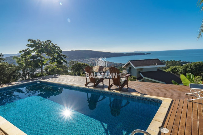 Imagem Casa com 7 Quartos à Venda, 408 m² em Centro - Bombinhas