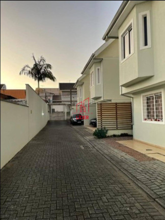 Imagem Sobrado com 3 Quartos à Venda, 117 m² em Uberaba - Curitiba