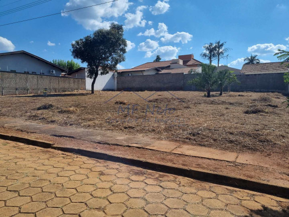 Terreno à Venda, 900 m² em Cidade Jardim - Pirassununga