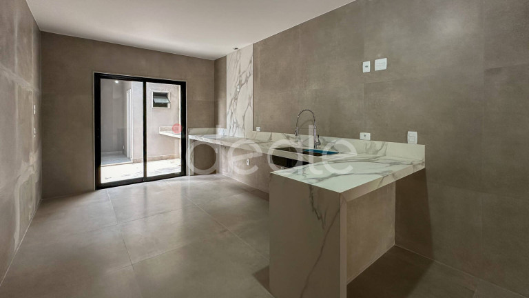 Imagem Casa de Condomínio com 5 Quartos à Venda, em Barra Da Tijuca - Rio De Janeiro Imagem Casa de Condomínio com 5 Quartos à Venda, em Barra Da Tijuca - Rio De Janeiro